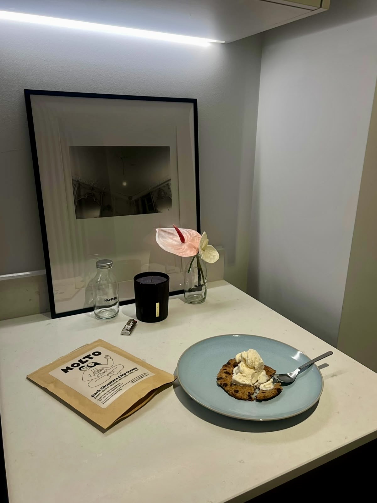 MOLTO cookie with ice cream on a blue plate